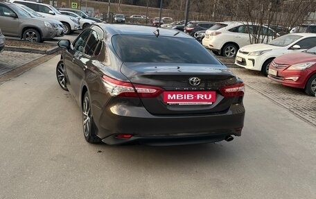 Toyota Camry, 2021 год, 2 800 000 рублей, 3 фотография