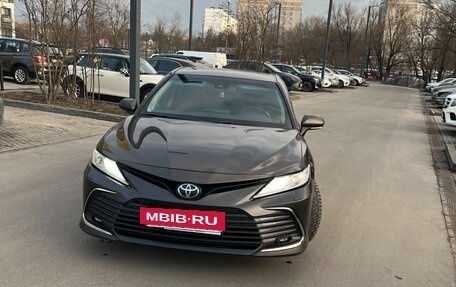 Toyota Camry, 2021 год, 2 800 000 рублей, 2 фотография