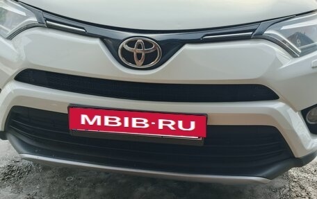 Toyota RAV4, 2017 год, 2 350 000 рублей, 6 фотография