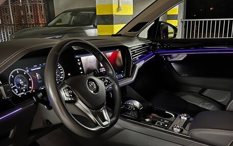 Volkswagen Touareg III, 2018 год, 5 050 000 рублей, 6 фотография