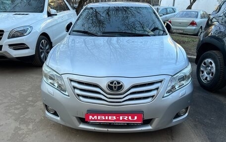 Toyota Camry, 2011 год, 1 990 000 рублей, 2 фотография