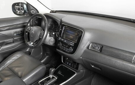 Mitsubishi Outlander III рестайлинг 3, 2018 год, 2 258 600 рублей, 7 фотография