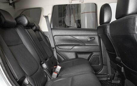 Mitsubishi Outlander III рестайлинг 3, 2018 год, 2 258 600 рублей, 8 фотография