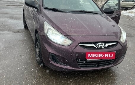 Hyundai Solaris II рестайлинг, 2013 год, 750 000 рублей, 2 фотография