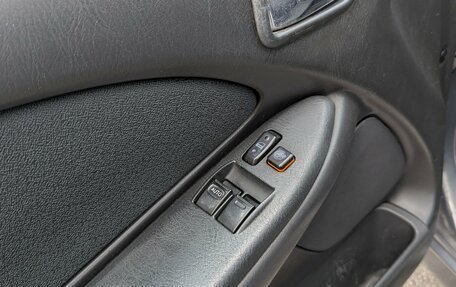 Toyota Avensis III рестайлинг, 2001 год, 320 000 рублей, 13 фотография