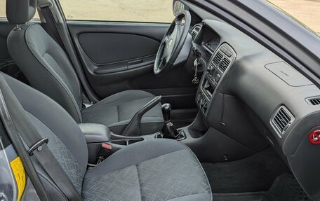 Toyota Avensis III рестайлинг, 2001 год, 320 000 рублей, 16 фотография