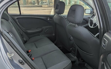 Toyota Avensis III рестайлинг, 2001 год, 320 000 рублей, 15 фотография