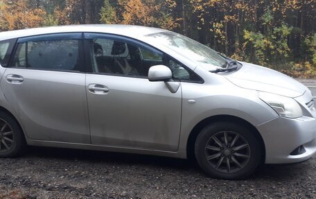 Toyota Verso I, 2011 год, 870 000 рублей, 3 фотография