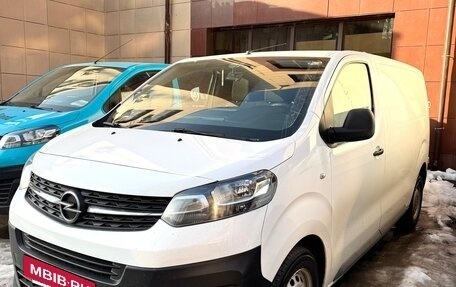 Opel Vivaro, 2021 год, 2 650 000 рублей, 2 фотография