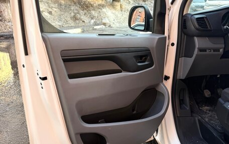 Opel Vivaro, 2021 год, 2 650 000 рублей, 26 фотография