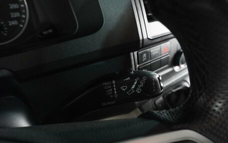 Volkswagen Caravelle T6 рестайлинг, 2018 год, 3 369 000 рублей, 13 фотография