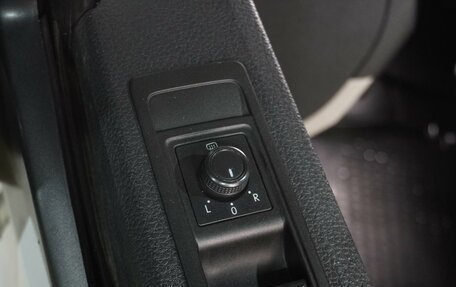 Volkswagen Caravelle T6 рестайлинг, 2018 год, 3 369 000 рублей, 12 фотография