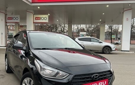 Hyundai Solaris II рестайлинг, 2018 год, 1 049 000 рублей, 2 фотография