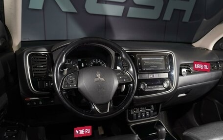 Mitsubishi Outlander III рестайлинг 3, 2017 год, 2 820 999 рублей, 10 фотография