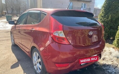 Hyundai Solaris II рестайлинг, 2011 год, 580 000 рублей, 3 фотография