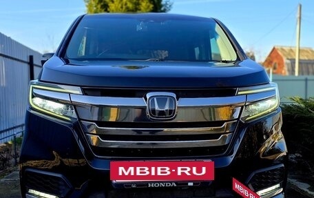 Honda Stepwgn IV, 2017 год, 2 320 000 рублей, 2 фотография