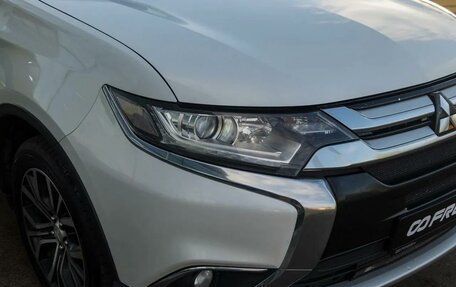 Mitsubishi Outlander III рестайлинг 3, 2015 год, 1 850 000 рублей, 9 фотография