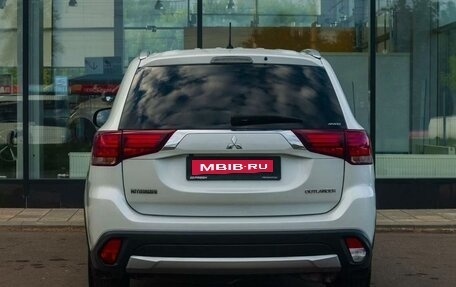 Mitsubishi Outlander III рестайлинг 3, 2015 год, 1 850 000 рублей, 4 фотография