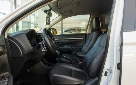 Mitsubishi Outlander III рестайлинг 3, 2015 год, 1 850 000 рублей, 10 фотография