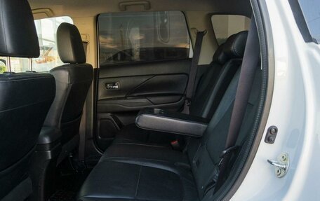 Mitsubishi Outlander III рестайлинг 3, 2015 год, 1 850 000 рублей, 11 фотография