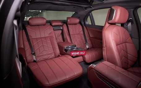 BMW 7 серия, 2025 год, 19 800 000 рублей, 28 фотография