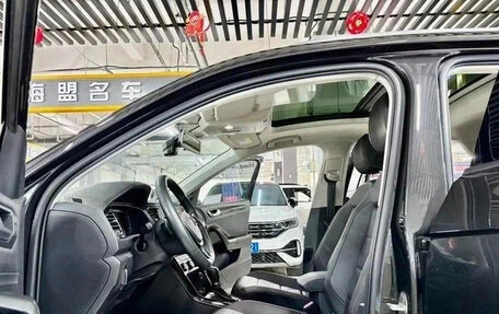 Volkswagen T-Roc I, 2022 год, 1 420 000 рублей, 6 фотография