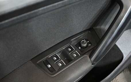 Volkswagen Tiguan II, 2018 год, 2 350 000 рублей, 15 фотография