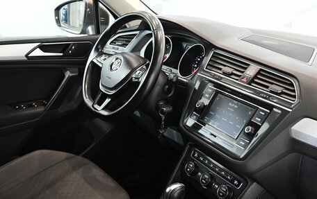 Volkswagen Tiguan II, 2018 год, 2 350 000 рублей, 12 фотография