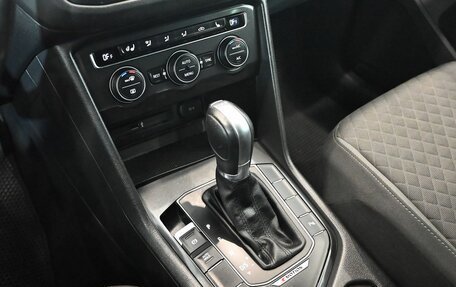 Volkswagen Tiguan II, 2018 год, 2 350 000 рублей, 16 фотография