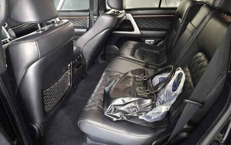 Toyota Land Cruiser 200, 2017 год, 6 800 000 рублей, 8 фотография