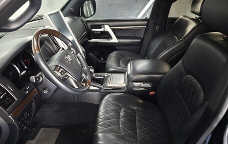 Toyota Land Cruiser 200, 2017 год, 6 800 000 рублей, 7 фотография