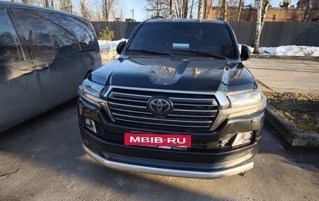 Toyota Land Cruiser 200, 2017 год, 6 800 000 рублей, 2 фотография