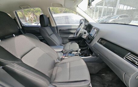 Mitsubishi Outlander III рестайлинг 3, 2022 год, 1 980 000 рублей, 6 фотография