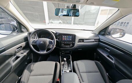 Mitsubishi Outlander III рестайлинг 3, 2022 год, 1 980 000 рублей, 5 фотография