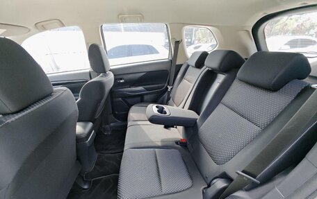 Mitsubishi Outlander III рестайлинг 3, 2022 год, 1 980 000 рублей, 8 фотография