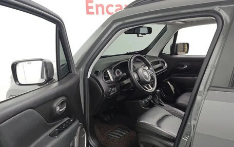 Jeep Renegade I рестайлинг, 2022 год, 1 370 000 рублей, 4 фотография