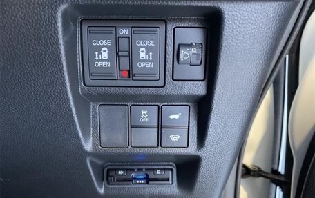 Honda Stepwgn, 2023 год, 2 300 555 рублей, 18 фотография