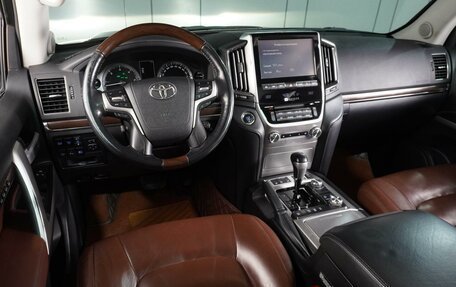 Toyota Land Cruiser 200, 2018 год, 6 100 000 рублей, 6 фотография