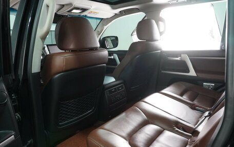 Toyota Land Cruiser 200, 2018 год, 6 100 000 рублей, 11 фотография