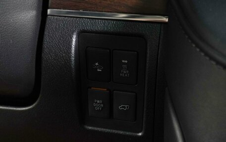 Toyota Land Cruiser 200, 2018 год, 6 100 000 рублей, 20 фотография