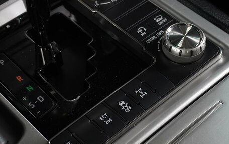 Toyota Land Cruiser 200, 2018 год, 6 100 000 рублей, 28 фотография