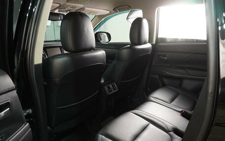 Mitsubishi Outlander III рестайлинг 3, 2021 год, 2 349 000 рублей, 11 фотография