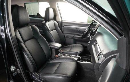 Mitsubishi Outlander III рестайлинг 3, 2021 год, 2 349 000 рублей, 8 фотография