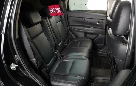 Mitsubishi Outlander III рестайлинг 3, 2021 год, 2 349 000 рублей, 7 фотография