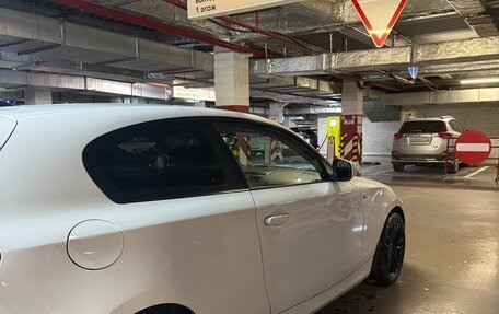 BMW 1 серия, 2011 год, 900 000 рублей, 3 фотография