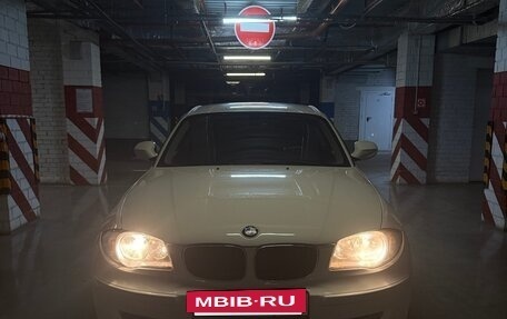 BMW 1 серия, 2011 год, 900 000 рублей, 11 фотография