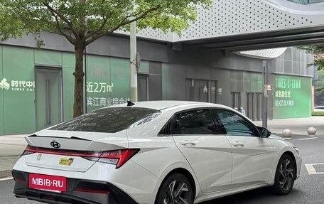 Hyundai Elantra, 2023 год, 1 550 000 рублей, 5 фотография