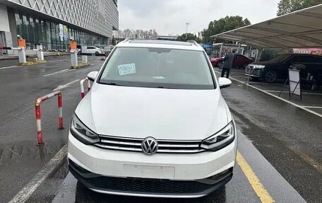 Volkswagen Touran III, 2020 год, 1 560 004 рублей, 2 фотография