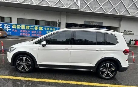 Volkswagen Touran III, 2020 год, 1 560 004 рублей, 3 фотография