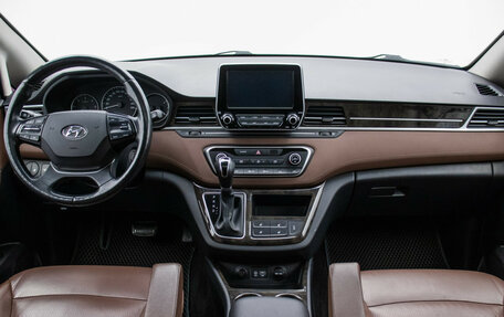 Hyundai Grand Starex Grand Starex I рестайлинг 2, 2019 год, 4 120 000 рублей, 13 фотография